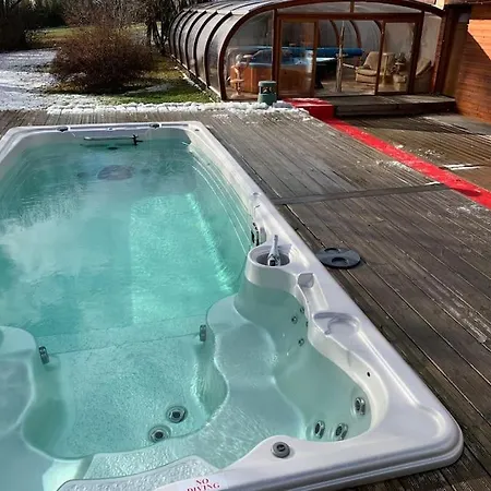 Holiday home Jura, L'ecrin A Pied Entre Village Et Pistes *